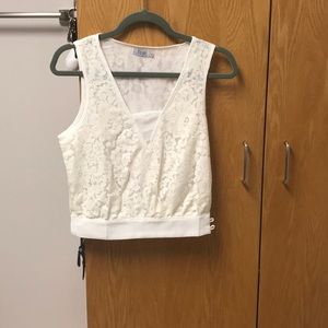 TOBI Sleeveless Cropped Blouse.